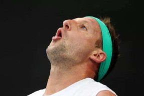 险胜引发热议！，费德勒在曼联比赛中比赛规则变更比赛高潮迭起的简单介绍